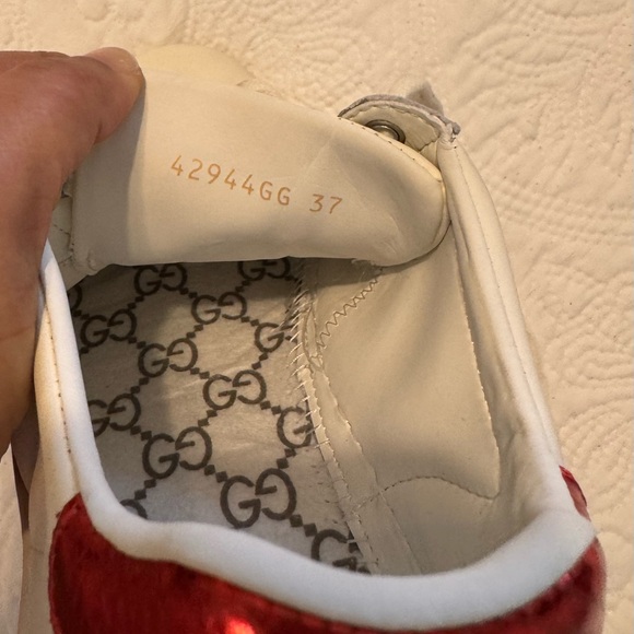 Gucci White and Red Sneakers with Signature Style - Picture 4 of 7